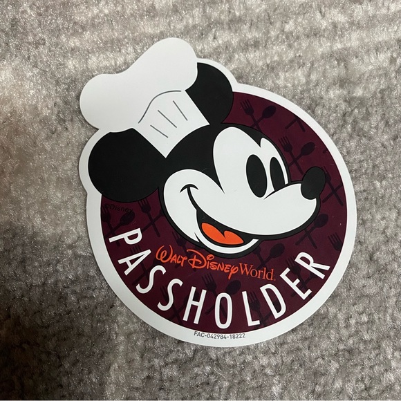 Disney Annual Passholder Chef Mickey Mouse EPCOT Food and Wine Festival Magnet - Picture 1 of 2